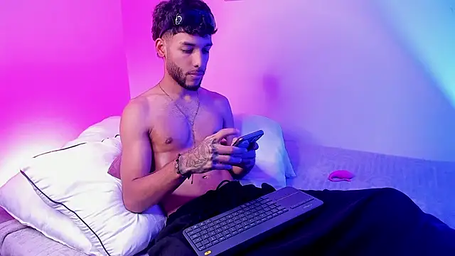 Thiagoferreti's Webcam Show
