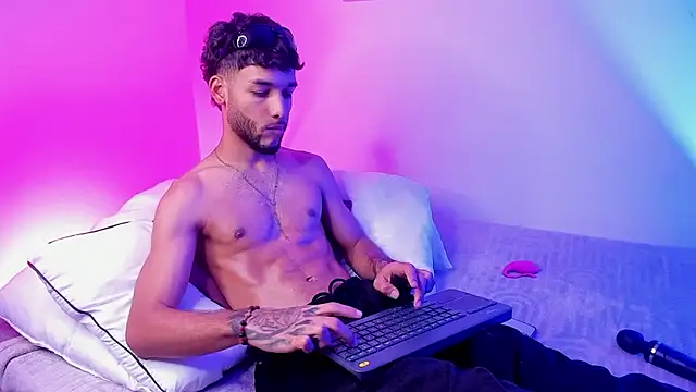Thiagoferreti Adlı Modelin Web Kamerası Şovu