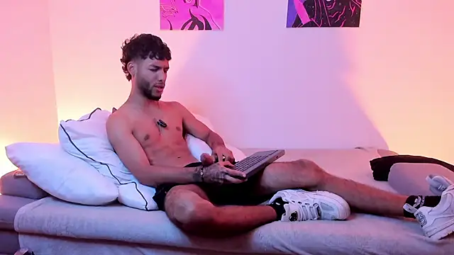 Thiagoferreti Show in webcam