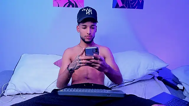 Show modela Thiagoferreti na web-kameri