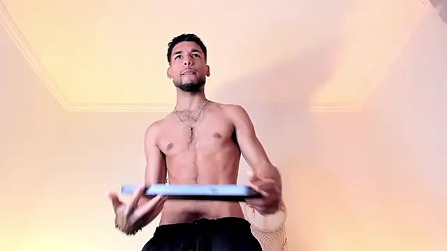 Thiagoferreti Adlı Modelin Web Kamerası Şovu
