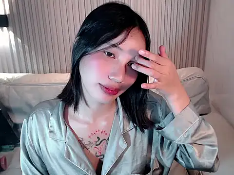 Pokazy przed kamerką – carla_charmxx