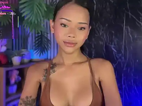 ur_holly_lexie Show in webcam