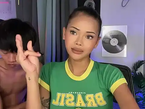 ur_holly_lexie's Webcam Show