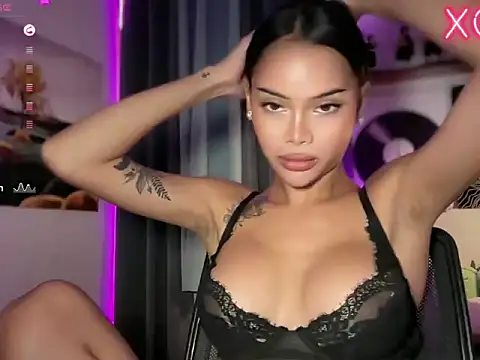 ur_holly_lexie Show Webcam