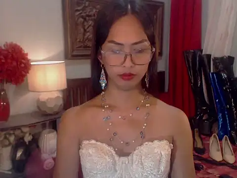 Show modela Nathalieheartt na web-kameri