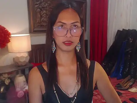 Show modela Nathalieheartt na web-kameri