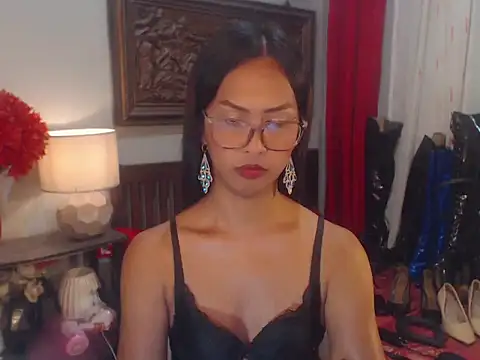 Show modela Nathalieheartt na web-kameri