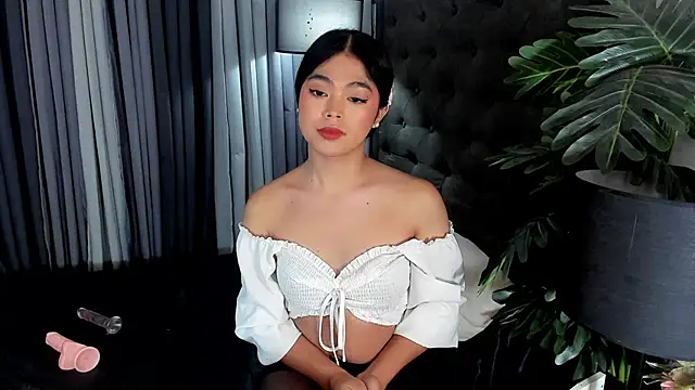 AsianHugecockAnna 网络视讯表演
