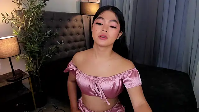 AsianHugecockAnna 网络视讯表演