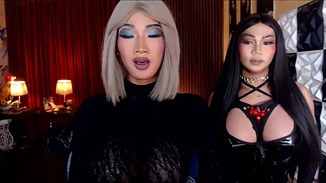 Show modela lhexiecollins na web-kameri