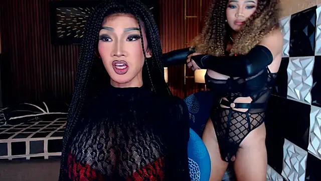 Show modela lhexiecollins na web-kameri