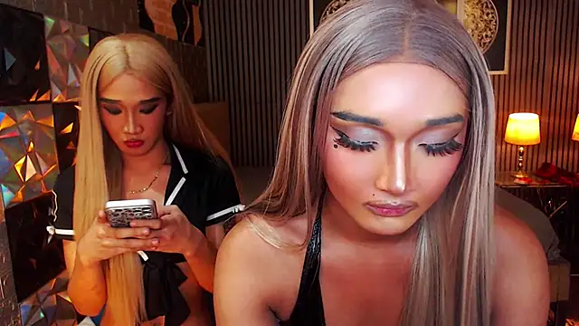 lhexiecollins Show in webcam