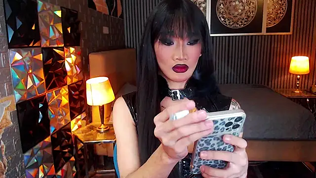 lhexiecollins Show in webcam