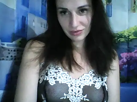 XXX chat uživo modela Qinini