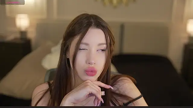 Selena_Glow Adlı Modelin Canlı XXX Sohbeti