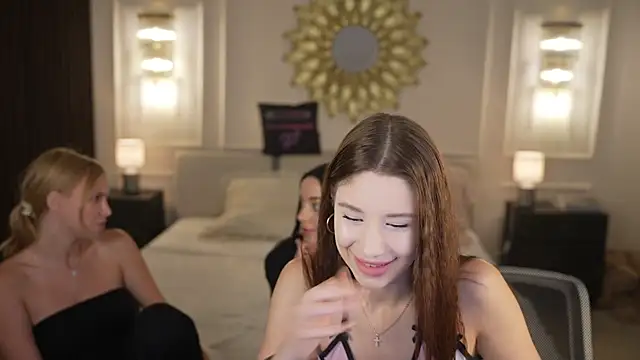 Selena_Glow webcam show