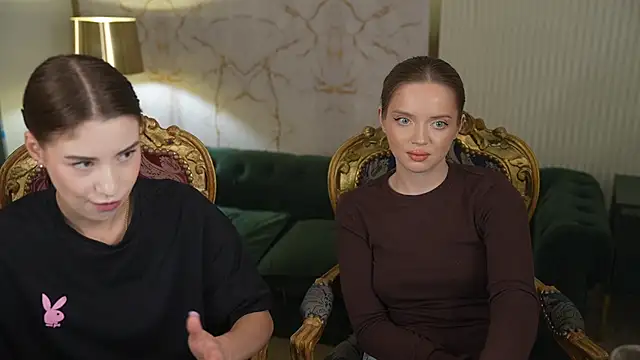 Pokazy przed kamerką – Selena_Glow