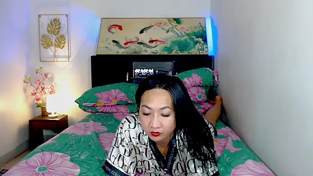 LovelyQueen69's Webcam Show