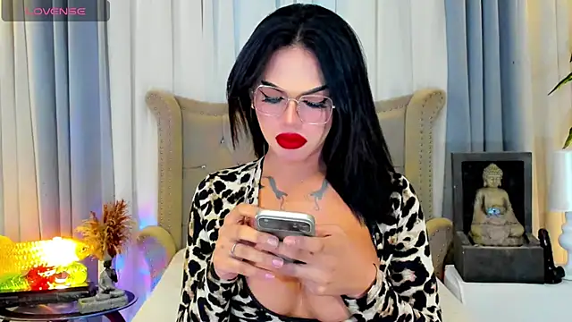 MochaliciousTransOnTop webcam show
