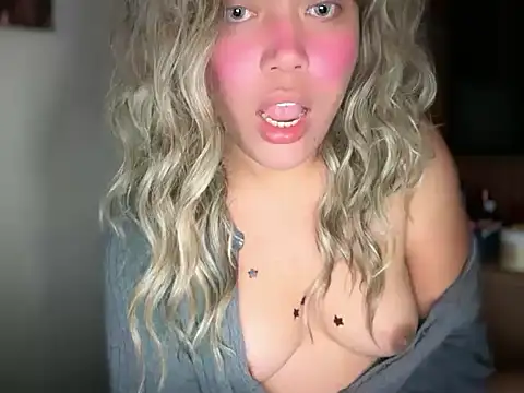 Вебкам-шоу caligirlnikita