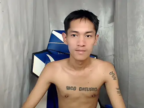 Show modela riks_tyler na web-kameri