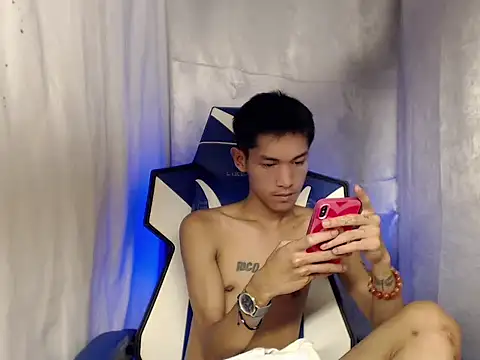 Show modela riks_tyler na web-kameri