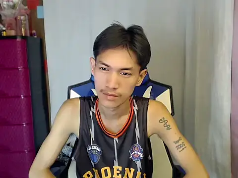 riks_tyler Show in webcam