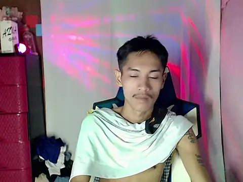 Show modela riks_tyler na web-kameri