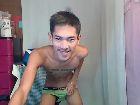 Show modela riks_tyler na web-kameri