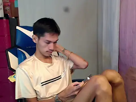 riks_tyler Show in webcam