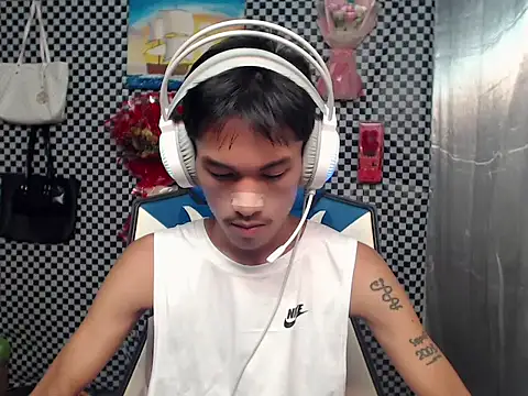 riks_tyler Pertunjukan Webcam