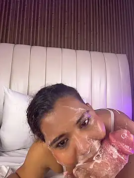 SandraMilerr Show in webcam