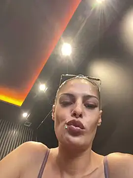 Show modela sweetchery999999 na web-kameri