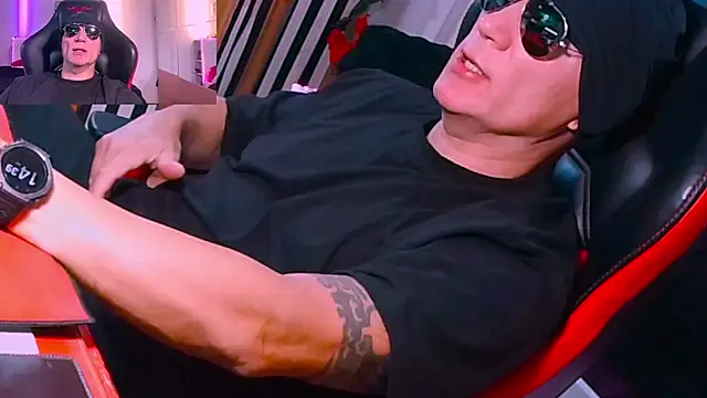 Pokazy przed kamerką – MattSteelX