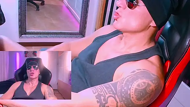 Show modela MattSteelX na web-kameri