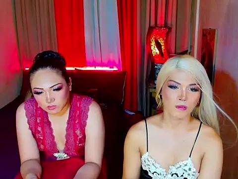 Phenomenal_Shemale – webcam-show