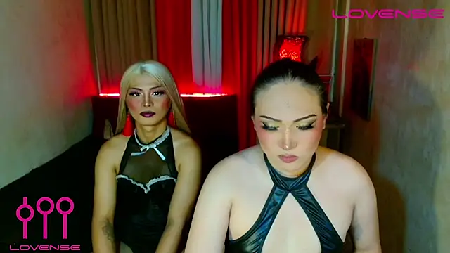 Phenomenal_Shemale: διαδικτυακό σόου στην κάμερα