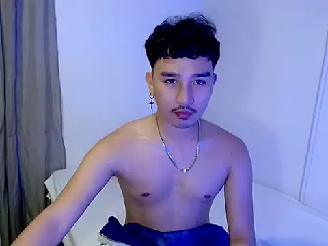 Asian_bigboy Pertunjukan Webcam