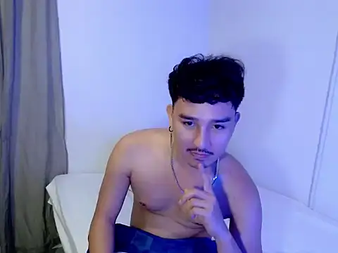 Asian_bigboy Pertunjukan Webcam