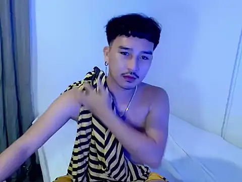 Asian_bigboy Pertunjukan Webcam