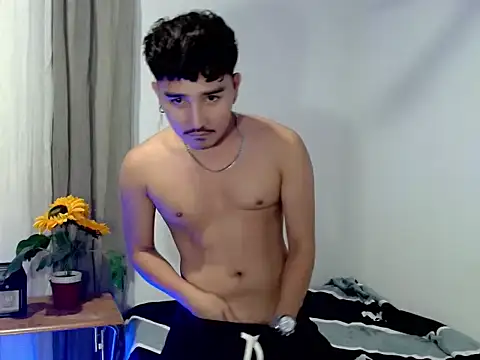 Asian_bigboy Pertunjukan Webcam