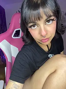 Pokazy przed kamerką – Larah_bell_uwu