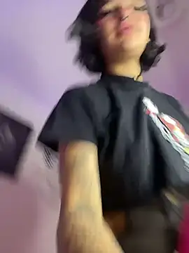Larah_bell_uwu élő XXX-chatje