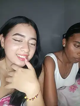 Chloe_Sky_love: διαδικτυακό σόου στην κάμερα
