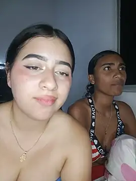 Chloe_Sky_love: διαδικτυακό σόου στην κάμερα
