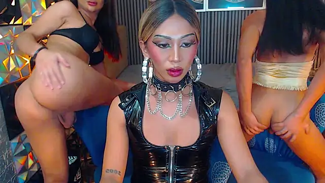 AudreyMilesTrans Show in webcam