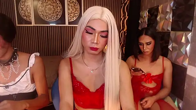 AudreyMilesTrans Show in webcam
