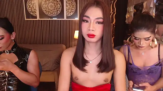 AudreyMilesTrans Show in webcam