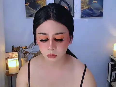 Show modela Bini_Red na web-kameri